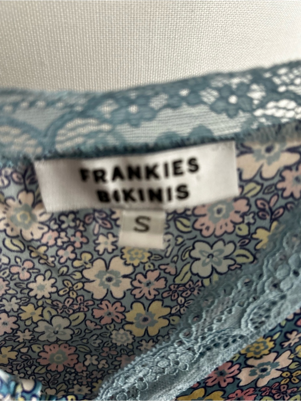 Frankies Bikinis Y2K Floral Lace Silk Cami Top S Fairy Femenine - Picture 4 of 14